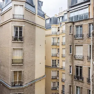 https://suite-deluxe-tour-eiffel-2.fr-paris.fr